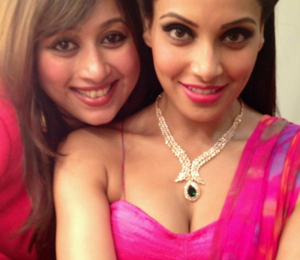 Bipasha enjoying with her friend at IIFA Awards