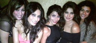 Bipasha & Priyanka enjoying with friends at IIFA Awards