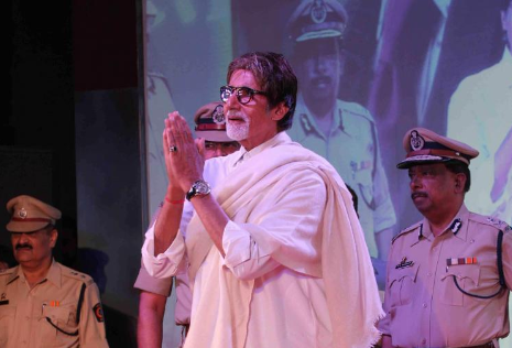 Amitabh Bachchan looking dapper at a road safety event
