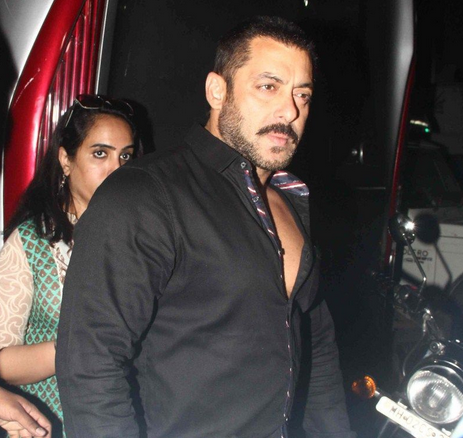 Salman snapped at Mehboob studio