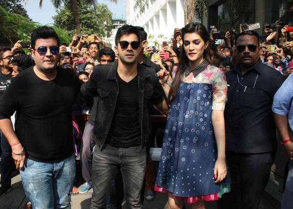 Varun Dhawan, Kriti Sanon and Varun Sharma promote 'Dilwale' at a college