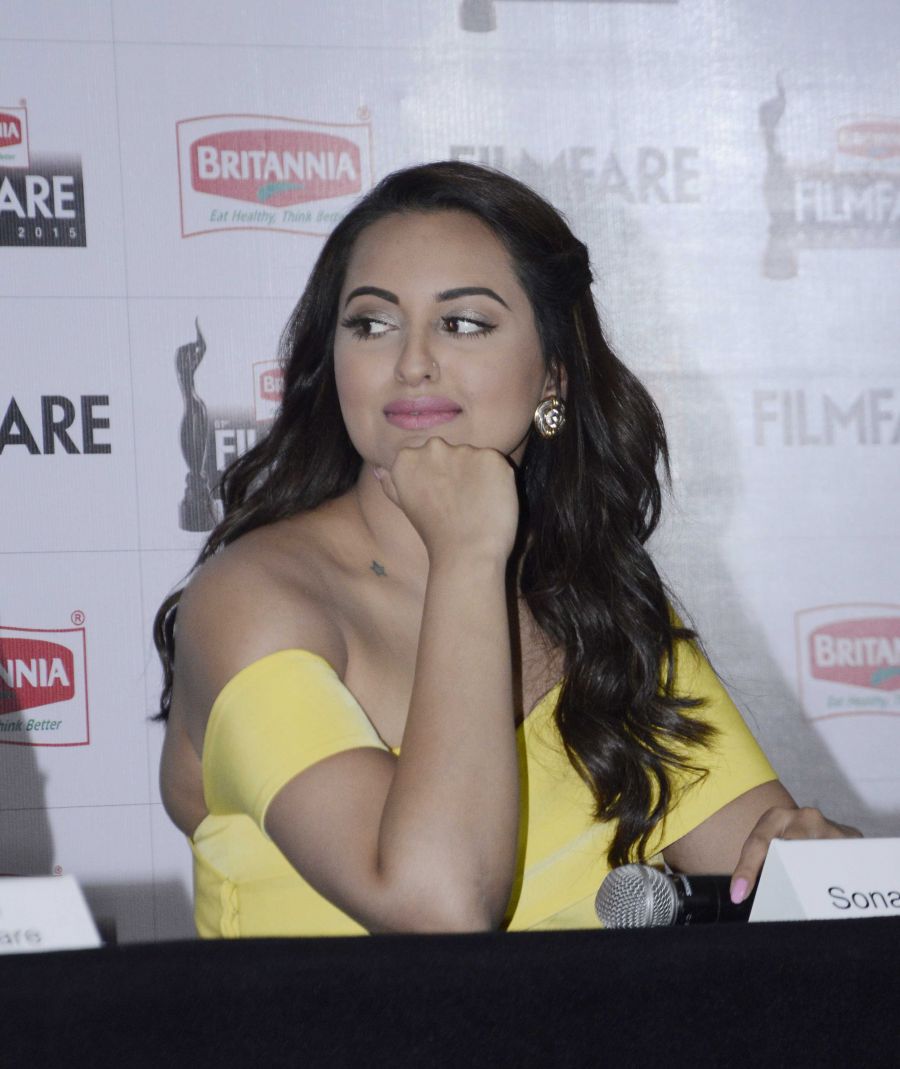 Sonakshi Sinha looking gorgeous at Filmfare Awards press conference