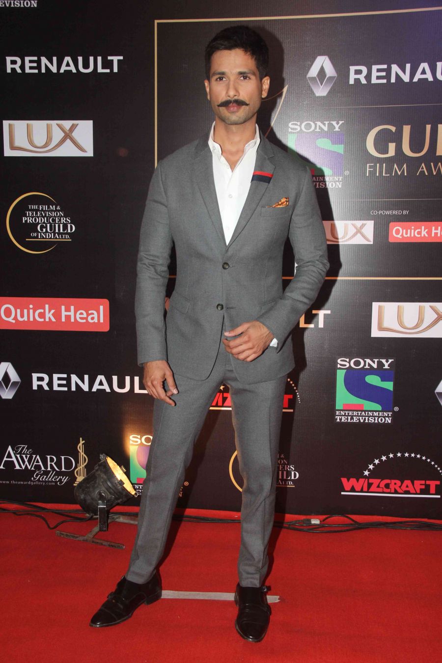 Shahid Kapoor at Guild Awards 2015