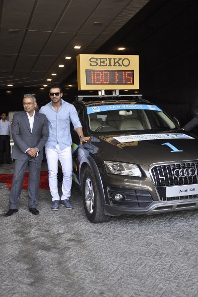 Handsome John Abraham poses with official lead car for Mumbai Marathon 2015