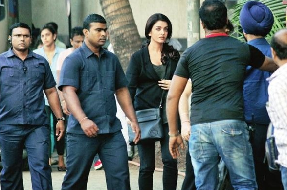 Aishwarya Rai Bachchan spotted on the sets of 'Jazbaa'