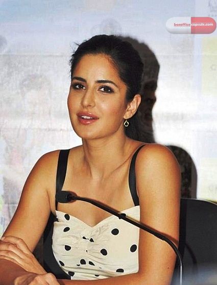 Katrina Kaif attends RAAJNEETI book launch 9