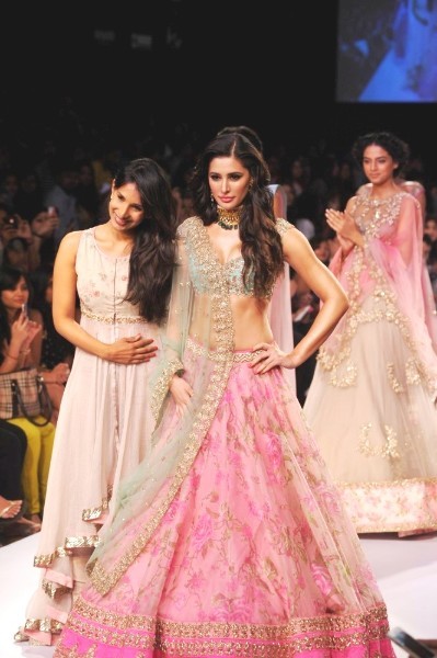 Showstopper Nargis with Anushree Reddy at LFW