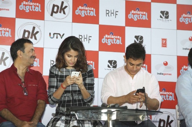 Anushka and Aamir play 'Pk The Game'