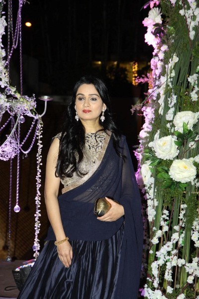 Padmini Kolhapuri looking stunning at Manish Malhotra's niece Riddhi's sangeet function
