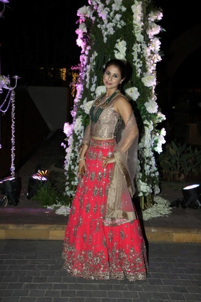 Urmila Matondkar looking beautiful at Manish Malhotra's niece Riddhi's sangeet function