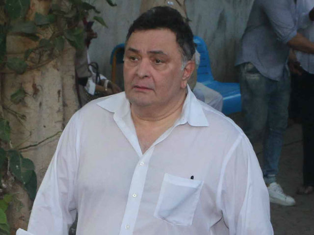 Rishi Kapoor At Vinod Khanna Funeral