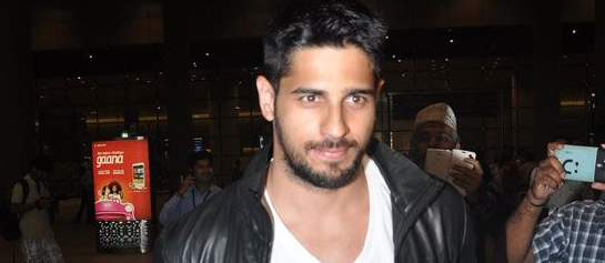 Sidharth Malhotra snapped at the airport