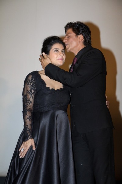 Shahrukh Khan and Kajol celebrate 1000 weeks of 'DDLJ'