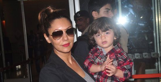 Gauri Khan poses with AbRam for the shutterbugs