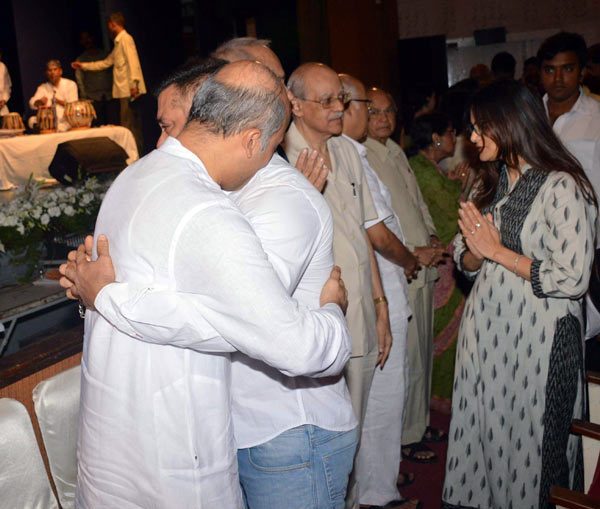 Salman Khan hugging Sooraj Barjatya at the prayer meet