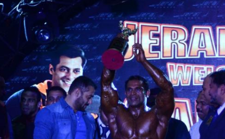Salman Khan with a body builder at the fitness expo