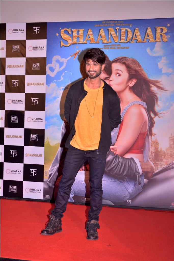 Shahid Kapoor looking hot at the trailer launch of 'Shaandaar'