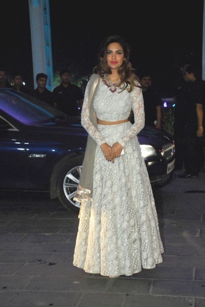 Esha Gupta looking stunning at Shirin Morani's wedding