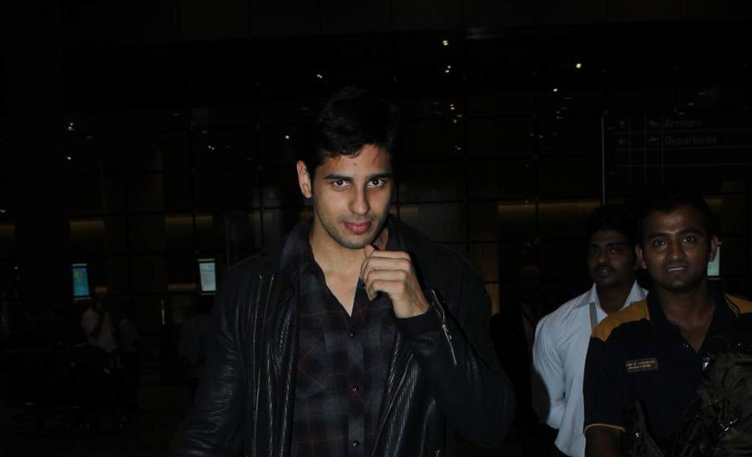 Sidharth Malhotra snapped at airport