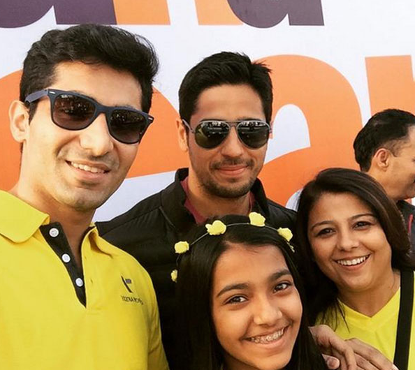 Sidharth Malhotra poses with fans at Women Marathon