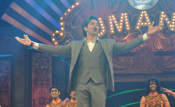 Hrithik Roshan performs at Umang 2015