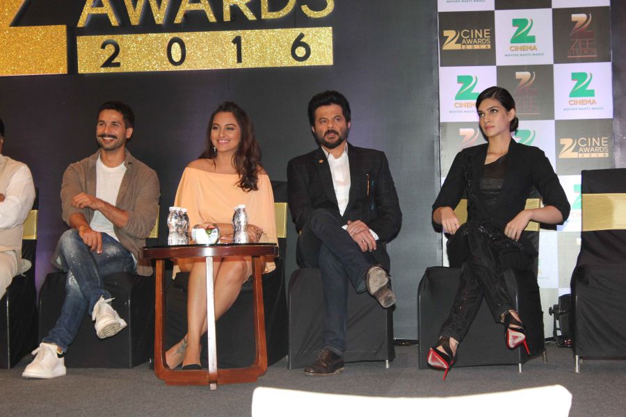 Shahid Kapoor, Anil Kapoor, Sonakshi Sinha and Kriti Sanon at Zee Cine Awards press conference