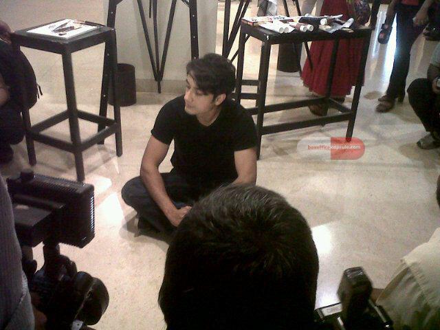 Ali Zafar Painting Aditi Rao Haydri At Promotion Event For London Paris New York 9