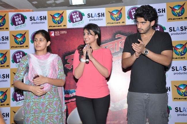 Arjun & Parineeti promotes ISHAQZAADE 2