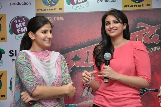 Arjun & Parineeti promotes ISHAQZAADE 5