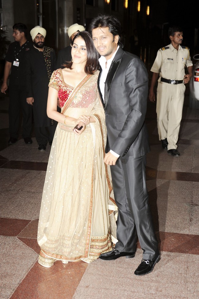 Riteish Deshmukh with his wife Genelia at Sangeet ceremony of Eshaa Deol 1