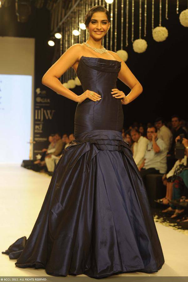 Katrina Kaif at Manish Malhotra fashion show