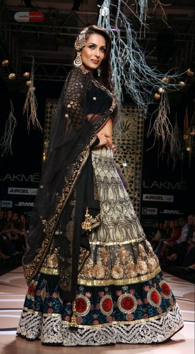 Malaika Arora In Vikram Phadnis costume