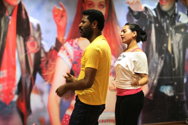 Sonakshi practising item number for OH MY GOD! 3