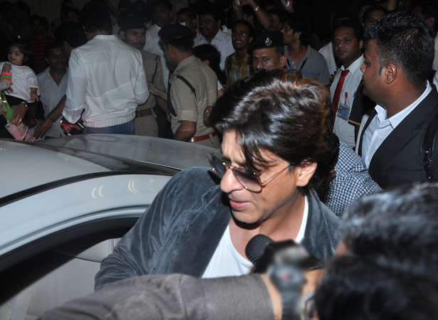 SRK shoots for romantic shots in UK for his next Yash Raj film 7