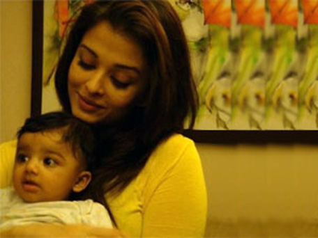 ayeswariya ray bachchan & beti b ayeswariya ray bachchan & beti b