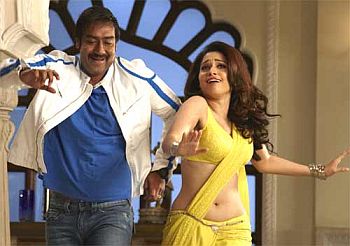 Taki Taki Official Song Video | HIMMATWALA | Ajay Devgn | Tamannaah