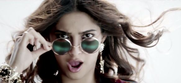 Baal Khade VIDEO Song | Sonam Kapoor, Fawad Khan, Sunidhi Chauhan | Khoobsurat