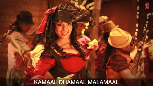 Desi Mem Full Video Song from Kamaal Dhamaal Malamaal