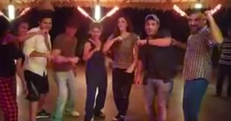 Team Dilwale dancing for PRDP song Shah Rukh Khan