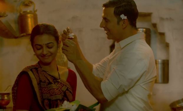 Aaj Se Teri | Padman | Akshay Kumar & Radhika Apte | Arijit Singh | Amit Trivedi