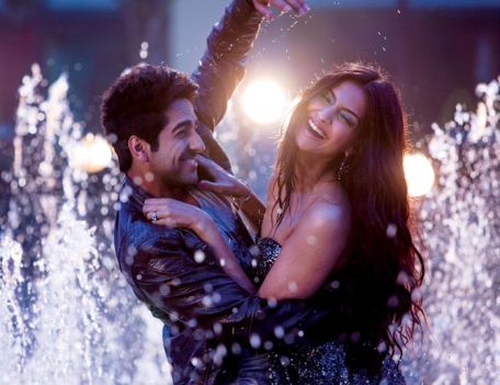 Bematlab Betuki Si - Bewakoofiyaan feat. Sonam Kapoor Ayushmann