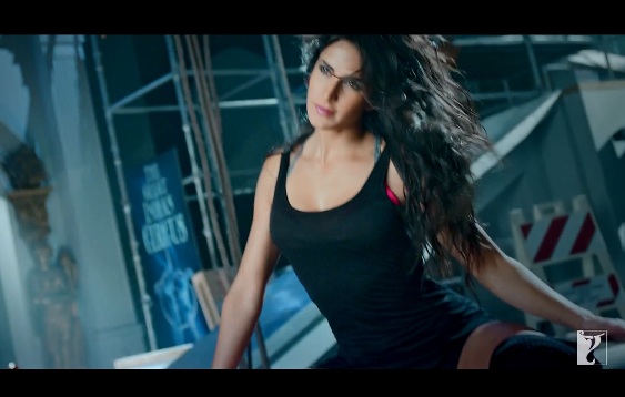 Kamli - Song Promo - Dhoom:3 Katrina Kaif Aamir Khan