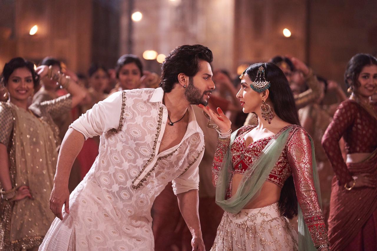 Kalank - First Class | Varun, Alia , Kiara & Madhuri |Arijit & Neeti|Pritam|Amitabh|Abhishek Varman