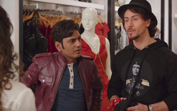 Munna Michael Dialogue - Promo 3: Nawazuddin Siddiqui checks out a Hot Girl